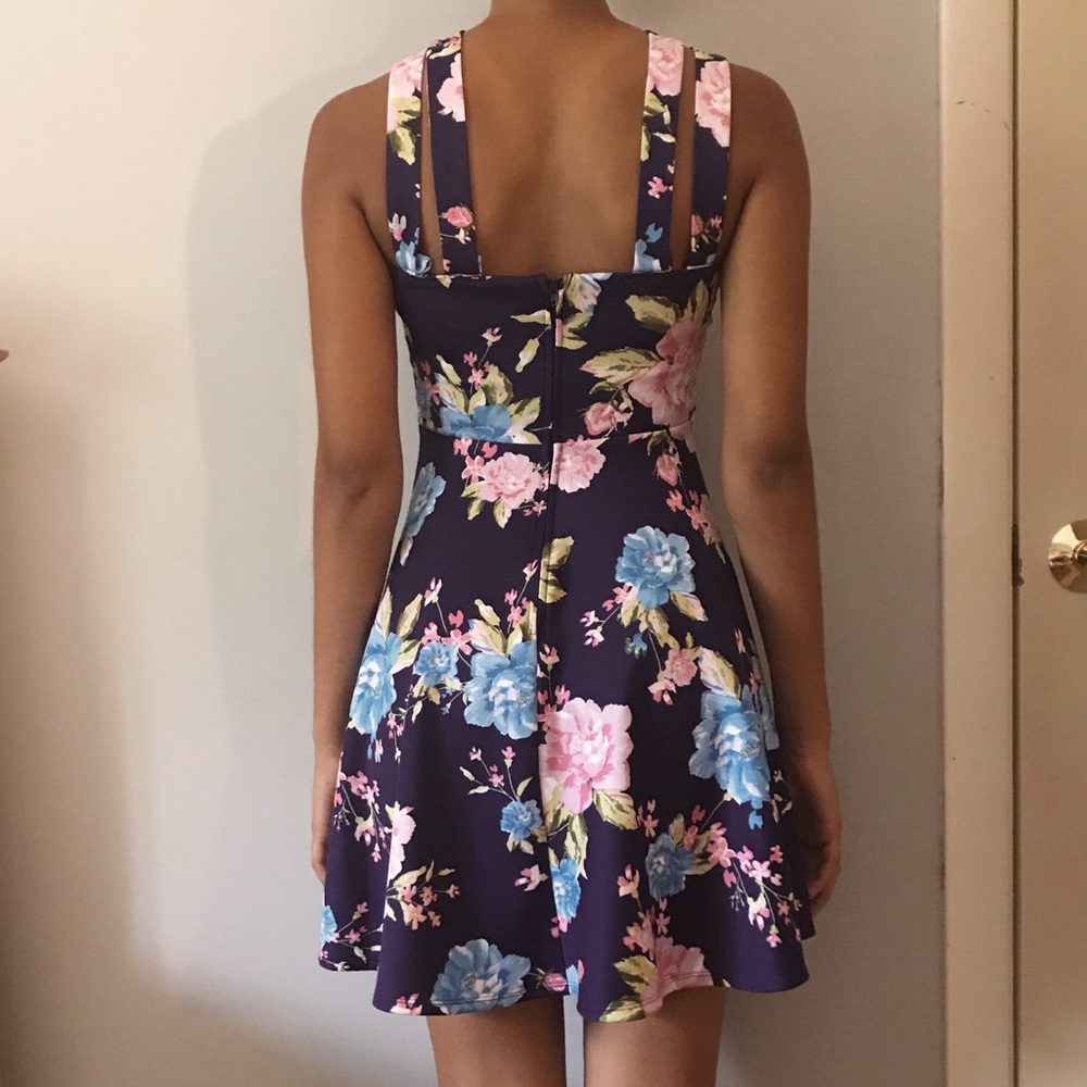 Dress - Picture 2 of 3